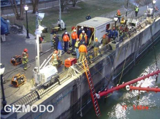 Illustration for article titled Photos of Plane Being Lifted From the Hudson Are Staggering